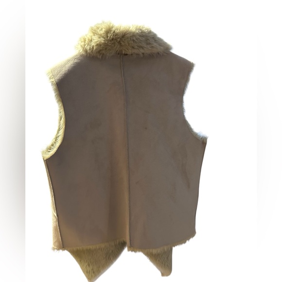 LOFT Cream Faux Fur Vest - Picture 2 of 4